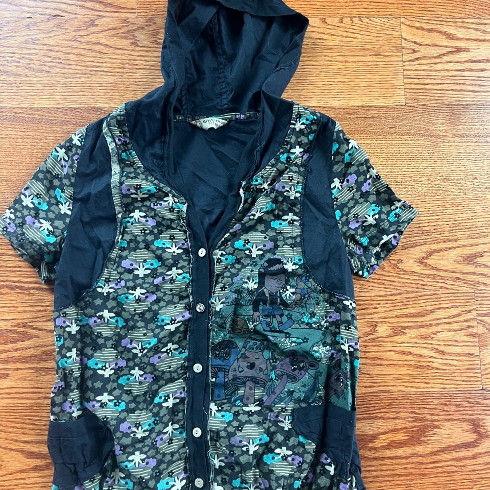 Women's Graphic Short Sleeve Hoodie - Black and Green
